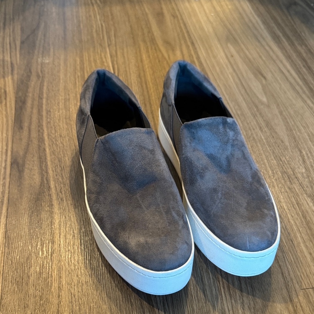 Vince Slip-On Suede Platform Loafers in Charcoal and White
